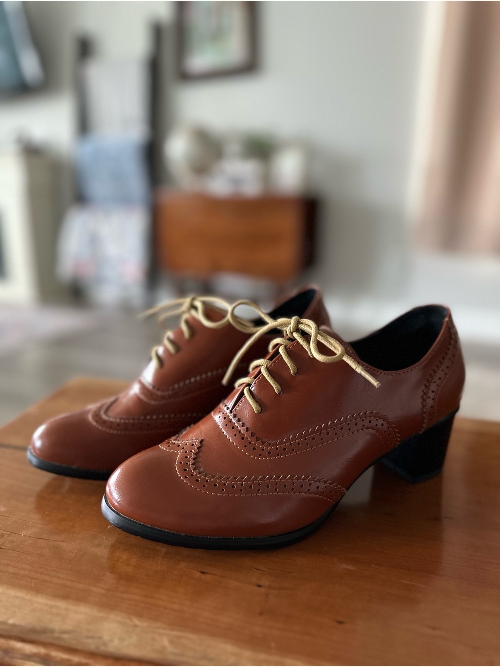 Women's Brown Wingtip Lace-Up Heeled Oxfords